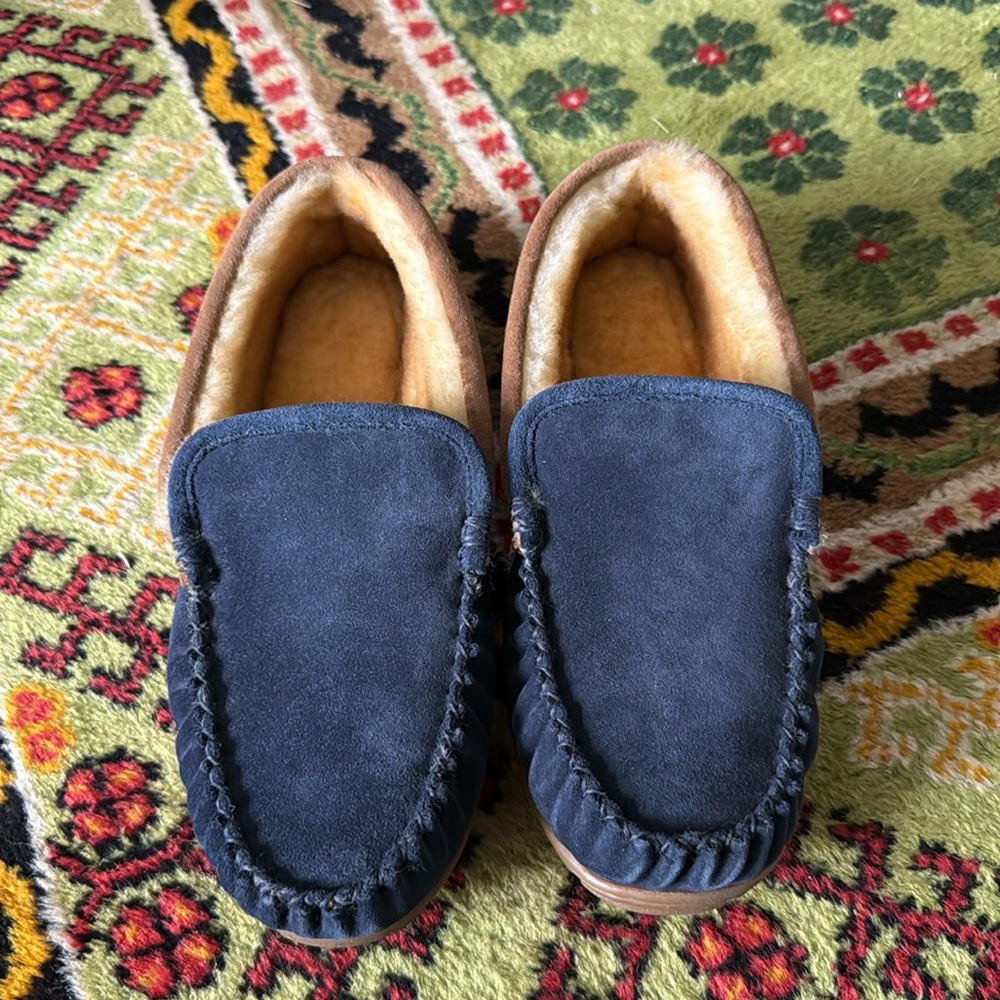 L.L. Bean men’s wool “wicked good” slippers navy size 9, never worn!
